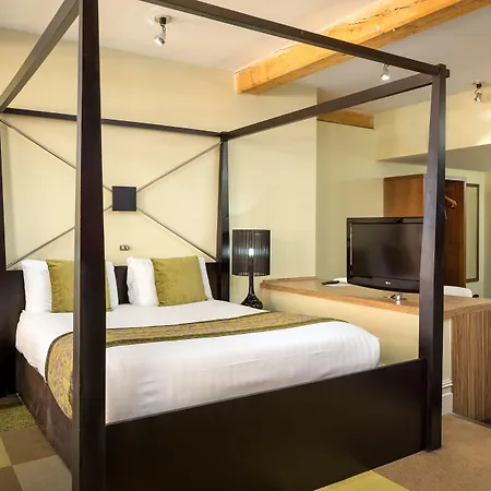 Roomzzz Manchester City-2
